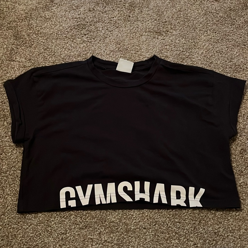 Cropped gymshark tee